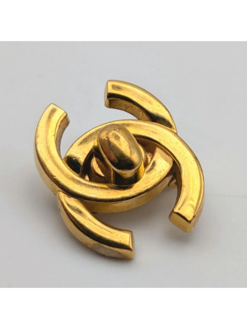 Chanel CC Logo Turnlock Gold Single Earring Vintage